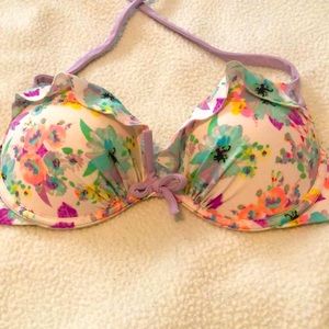 Victoria Secret bikini top 💗 Multi colors 💙💚. Top is perfect PRICE IS FIRM 💞